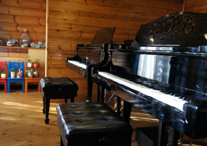 リーブルエムピアノ教室のグランドピアノ